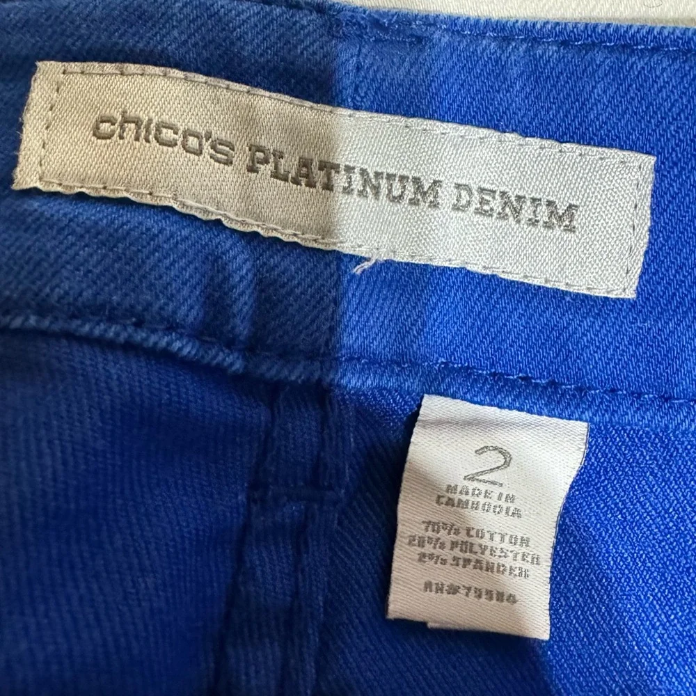 Chicos Platinum Denim Crop Jeans. - Picture 3 of 4